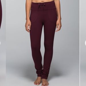 Lululemon plum Skinny Will pant/ leggings—size 6